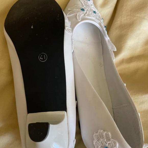 White cute shoes - Picture 3 of 3